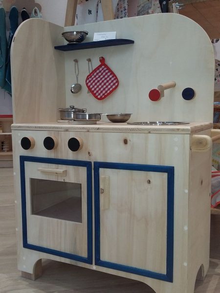 cuisinière bleue avec accessoires